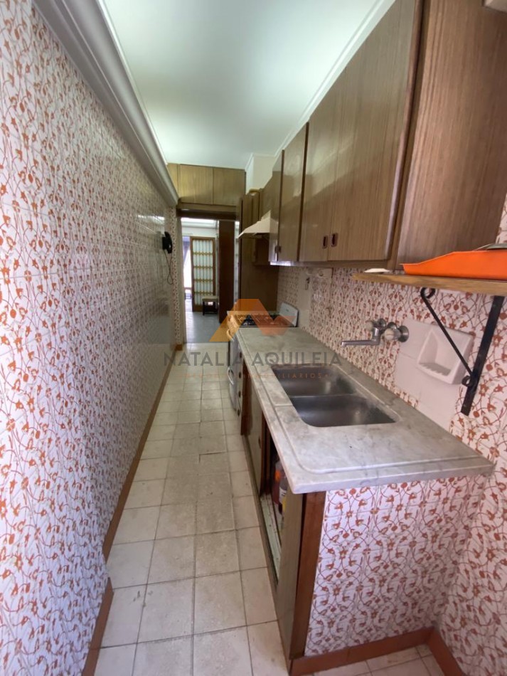 VENTA Departamento 3 amb c/ dependencia , zona Macrocentro.