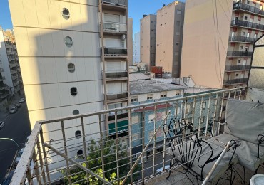 Departamento 2 ambientes con balcon a la calle 