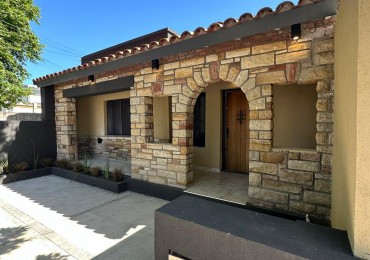 Ph 4 ambientes reciclado con patio, al frente. Zona La Perla