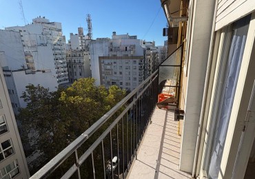 Ambiente al frente con balcon, zona Plaza Mitre 