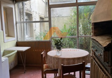 Venta departamento 3 ambientes con patio en zona la perla 